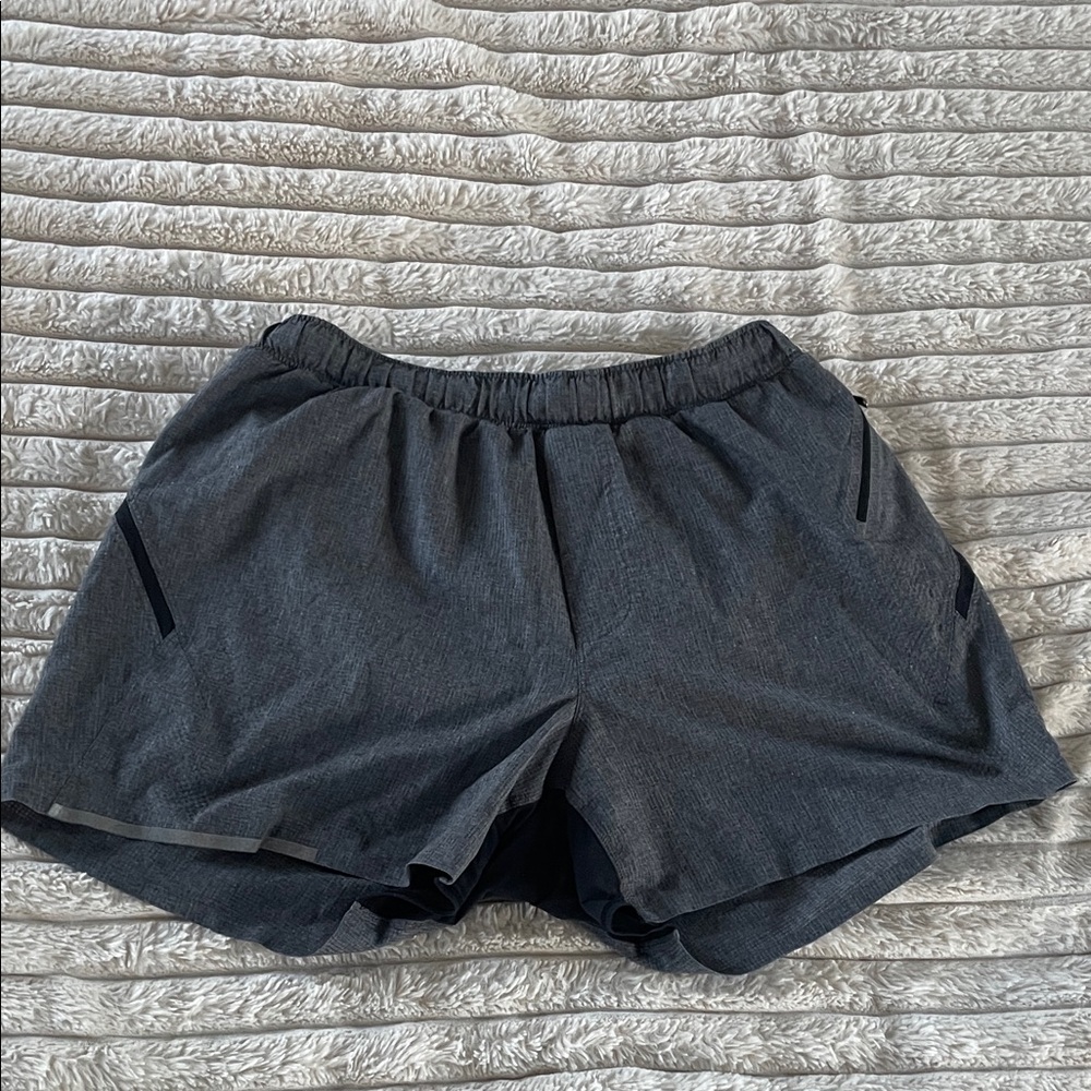Lululemon mens XL Gray Athletic Shorts - Lined